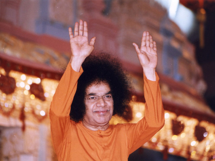 Bhagawan Sri Sathya Sai Baba blessing devotees.